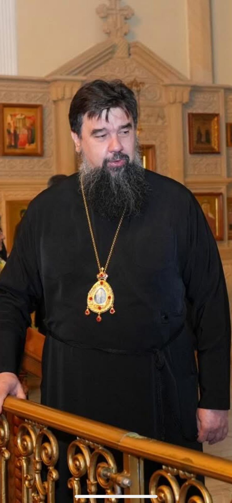 Bakı və Azərbaycan Yepiskopu Aleksiy (Smirnov) vətəndaşın hüquqlarının bərpası əvəzinə, əksinə olaraq  vətəndaşın  hüquqlarını əlindən almaq istəyir.